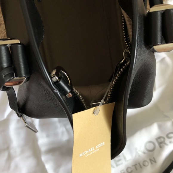 Micheal Kors! NWT! Black genuine leather tote! - Picture 5 of 8